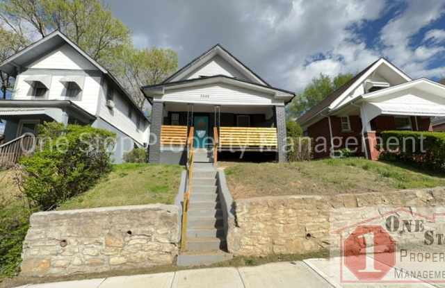 Beautiful 4 Bedroom 2 Bathroom in Kansas City photos photos