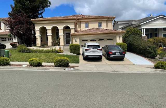 1013 Ridgeview Dr Gallery 1