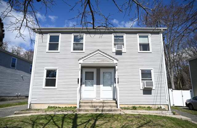 182 Stonybrook Road - 182 Stonybrook Road, Stratford, CT 06614