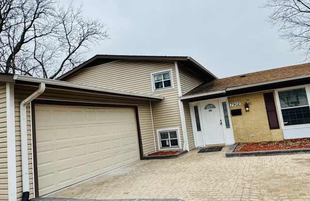 7902 Pebblebrook Cir photos photos