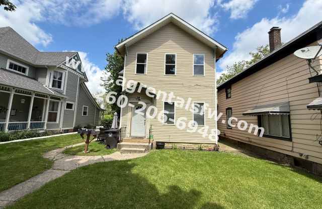 310 W Dewald St photos photos
