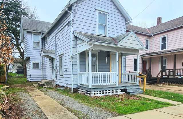 Welcome to this charming 3-bedroom  2 Bathroom house in Mansfield, OH!! (NO METRO) photos photos