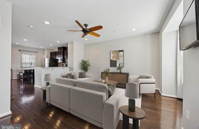 641 WASHINGTON Square Gallery 3
