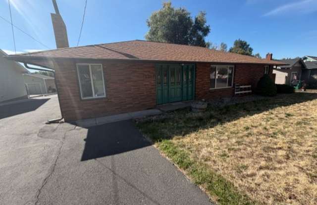 3 Bedroom 3.5 Bath House with Detached Unit Gallery 1