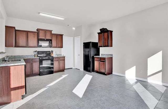 1207 Juniper Gallery 4