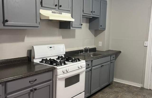 Charming 4 Bedroom Home With Bonus Room Gallery 2