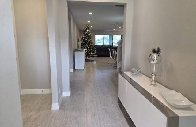 527 SE Vallarta Drive Gallery 4