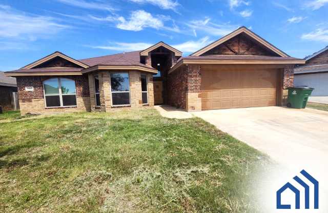 SPACIOUS 3 bedroom 2 bath home with fireplace! Gallery 3