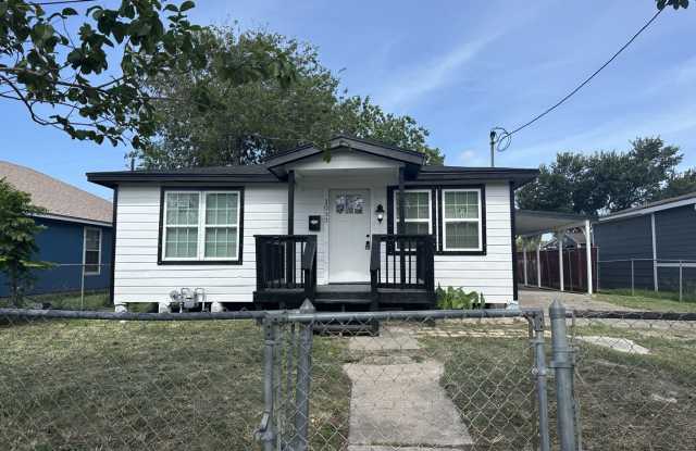 Remodeled 4 Bedroom with New A/C photos photos