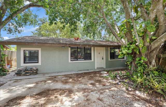 Annual Unfurnished Rental Available - 3 Bedroom/2 Bath Pet Friendly Single Family Home! - 4135 Bell Avenue, South Gate Ridge, FL 34231