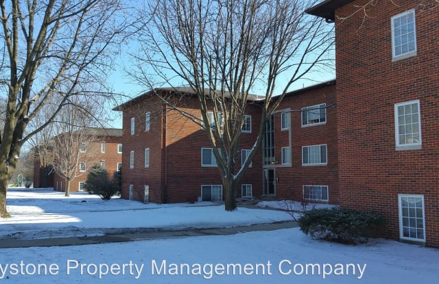 302 Grandview Court - 302 Grandview Ct, University Heights, IA 52246