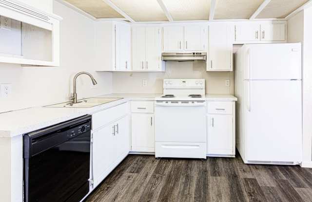 Beautifully Renovated 2bed/2bath Flat Gallery 4