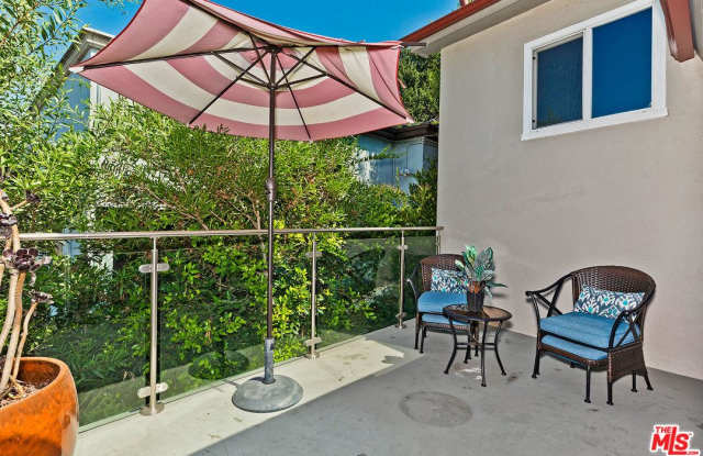 3142 HOLLYCREST Drive Gallery 4