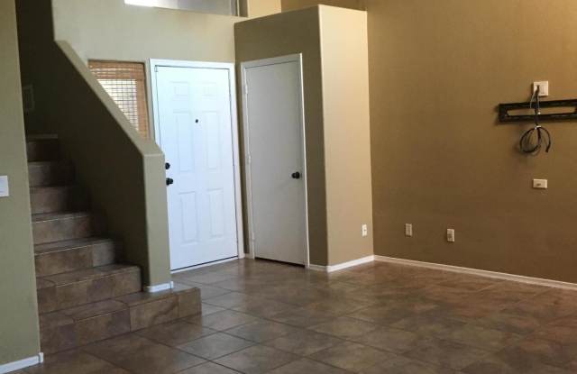4034 E MEADOW Drive Gallery 2