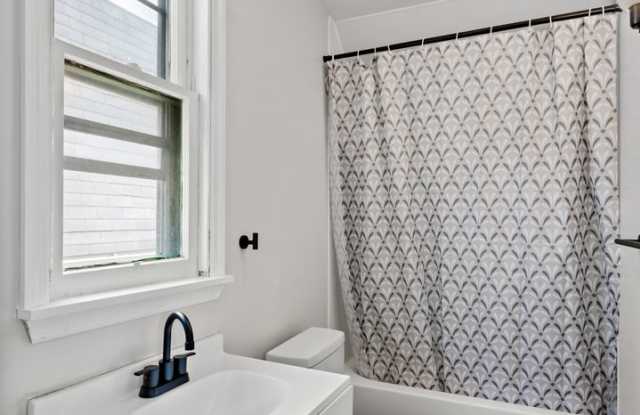 SLASHED PRICE!! GORGEOUS 2 BEDROOM GEM IN MCKEES ROCKS! Fully updated with A FENCED IN BACK YARD! - 506 1/2 Russellwood Avenue, Allegheny County, PA 15136