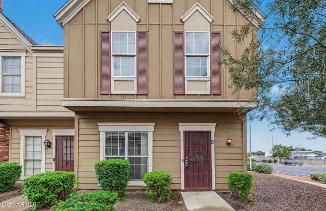 Very clean and move in ready townhome Gallery 1