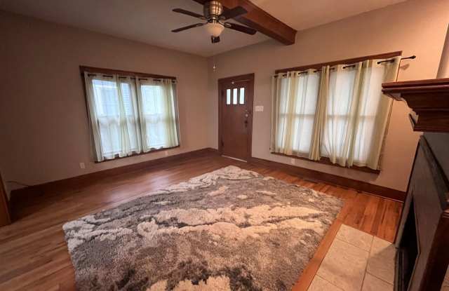 Gorgeous 2 bedroom, 1.5 bath home in Riverside Gallery 4