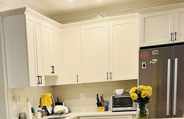 Spacious 4 Bed / 2 Bath | In-Unit Laundry | Central Air | Allston | 9/1 Gallery 4