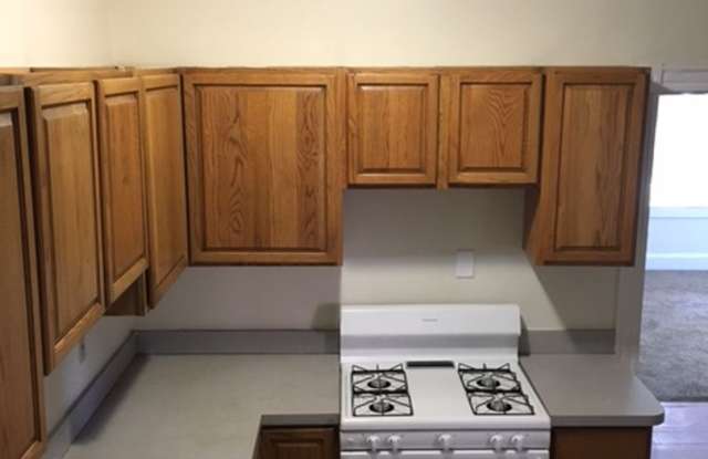 NO BROKER FEE | Bright 2 Bed in Brookline | Heat & Hot Water Included - 1788 Beacon Street, Brookline, MA 02445