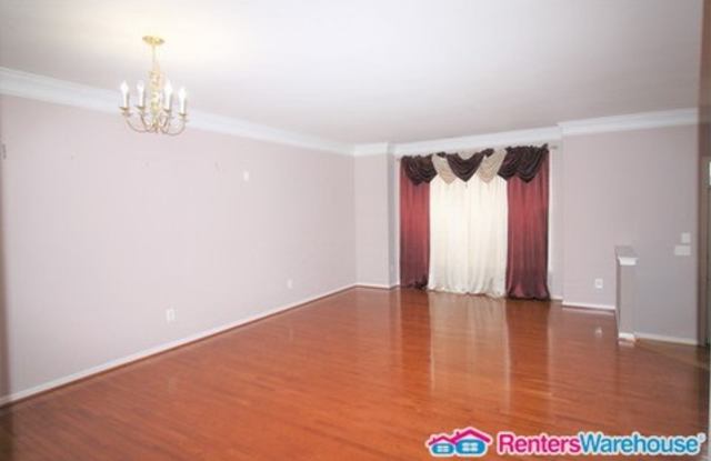 25358 Mcintyre Square Gallery 3