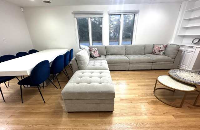 77 Pinewood Avenue Gallery 4