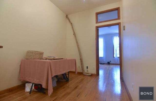 214 North 6th Street Gallery 4