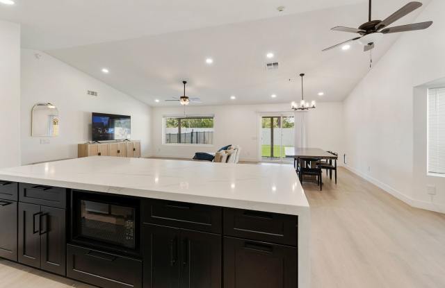 Modern Pool House in Gilbert Gallery 4