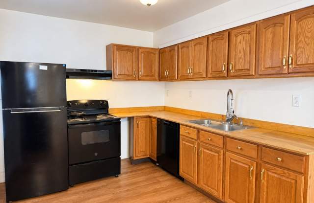 Spacious 3 bedroom Single Family Home in Lancaster City - with Backyard! Gallery 4