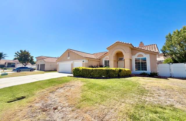 Move-In Ready 3 Bedroom 2 Bathroom Hemet Pool Home with Solar photos photos