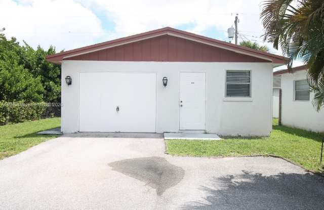 8690 Sunset Dr - 8690 Sunset Drive, Palm Beach Gardens, FL 33410