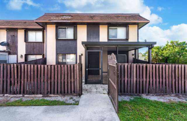 2140 Sherwood Forest Boulevard - 10Unit 10 photos photos