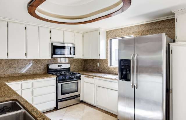 Charming Tri-Level Townhome in Van Nuys photos photos