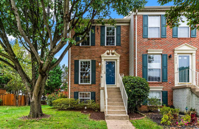 Charming Springfield End-Unit Near Metro photos photos