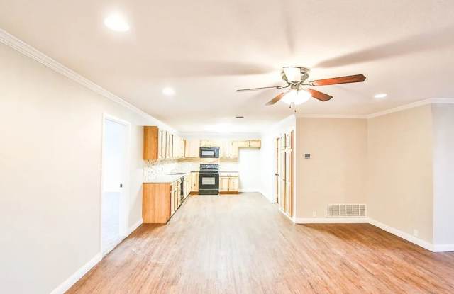 Beautiful 4 Bedroom 3 Bathroom house near 50th and Quaker! photos photos