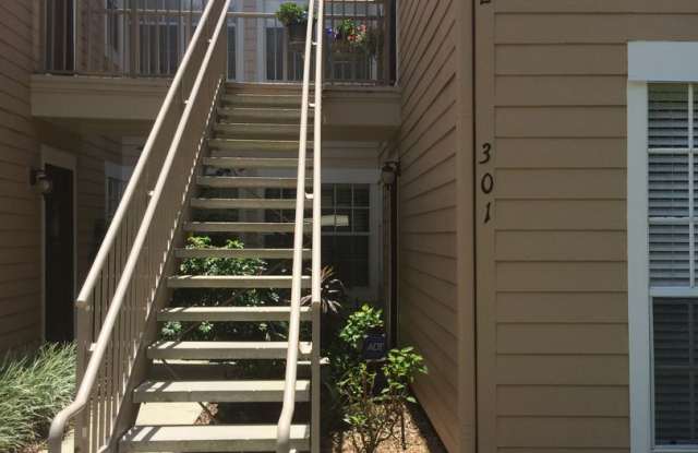 Gorgeous 3 bedroom 2 bath Will Not Last ( FIRST FLOOR ) - Hidden Springs Condominiums photos photos