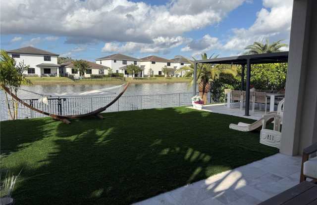 17507 SW 43rd St photos photos