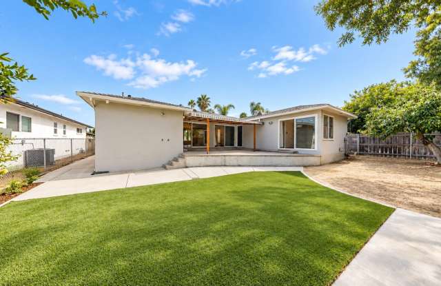 Nice Patio, Private Yard on Mary Lane! Gallery 3