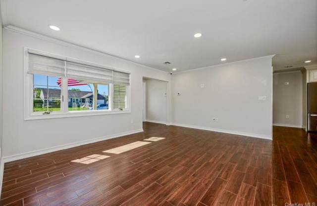 146 Saint Marks Place Gallery 3