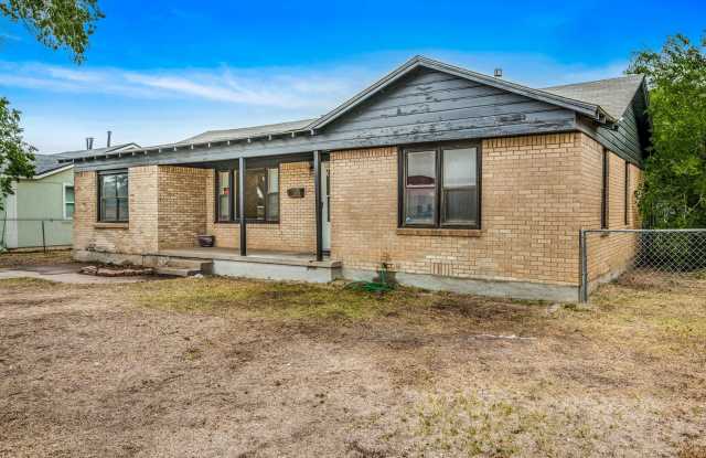 Charming 4-Bed, 2-Bath Home in Southlawn North – 1 Block from Lamar Elementary! photos photos