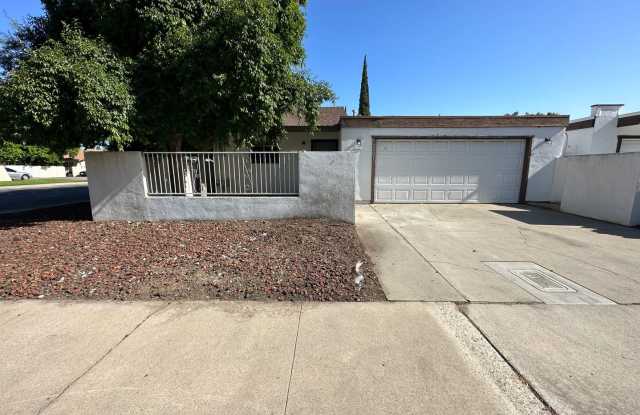 2601 El Goya Dr photos photos