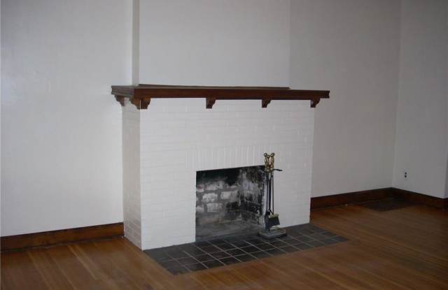 4046 CENTRAL Avenue Gallery 2