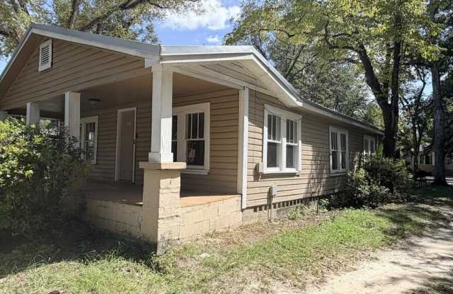 523 E Rogers Gallery 1