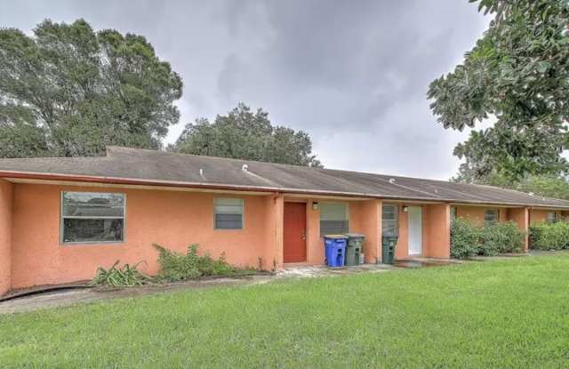 1107 Avenue G - 1107 Avenue G, Fort Pierce, FL 34950 1107 Avenue G - 1107 Avenue G, Fort Pierce, FL 34950