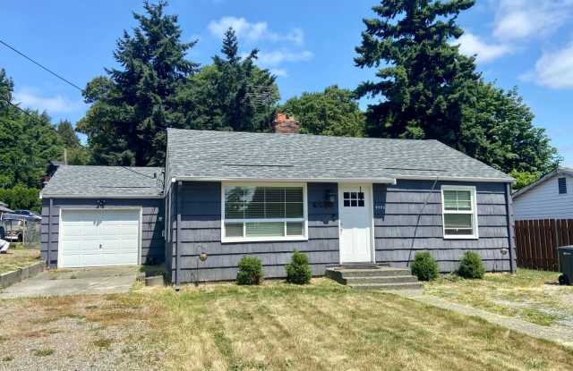 4 bedroom Seatac rambler w/ large yard photos photos