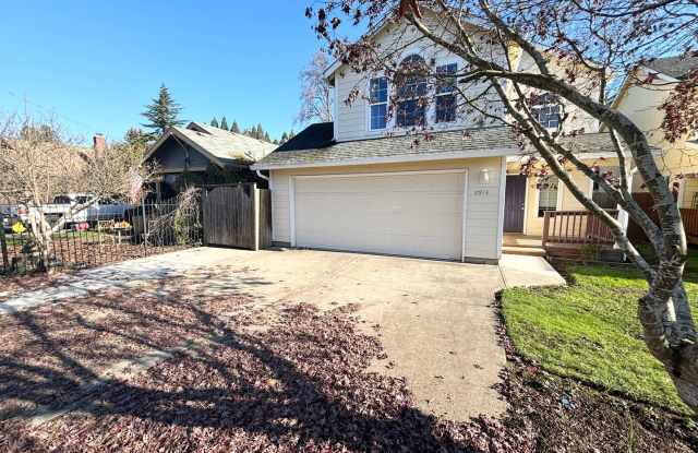 Beautiful 3 Bedroom Beaverton Home with New Carpet and Large Fenced in Backyard! photos photos