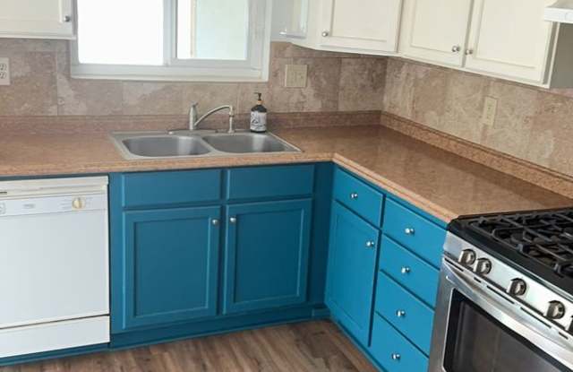 AVAILABLE NOW! 2-Bedroom Duplex in NOHO photos photos
