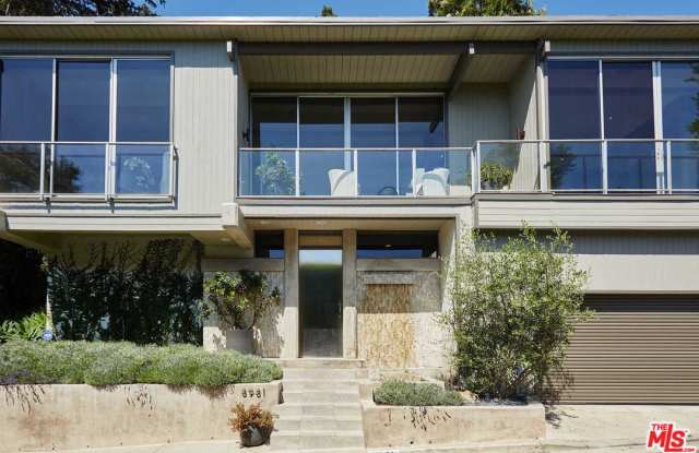 8981 ST IVES Drive Gallery 3