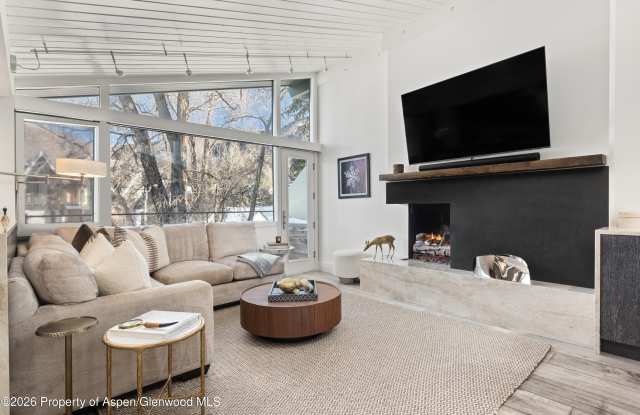 1001 E Cooper Avenue unit: 2 photos photos