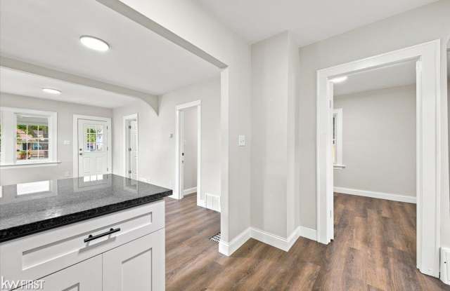 40 W Colgate Avenue Gallery 4