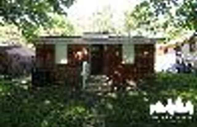 956 Emmie St Gallery 1